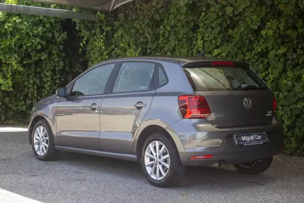 Volkswagen Polo 2015 - 10500 EUR, 123600 km - AUTO.MOTO.pt - 123600km - foto 10 de 16