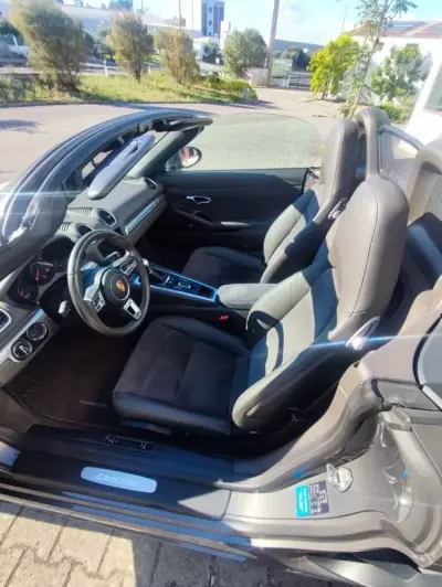 Porsche 718 Boxster 2019 - 64900 EUR, 68000 km - AUTO.MOTO.pt - 68000km - foto 31 de 36
