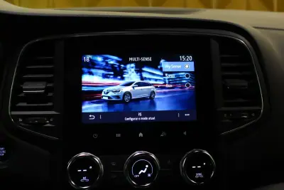 Renault Mégane Sport Tourer 2022 - 15900 EUR, 141000 km - AUTO.MOTO.pt - 141000km - foto 24 de 30