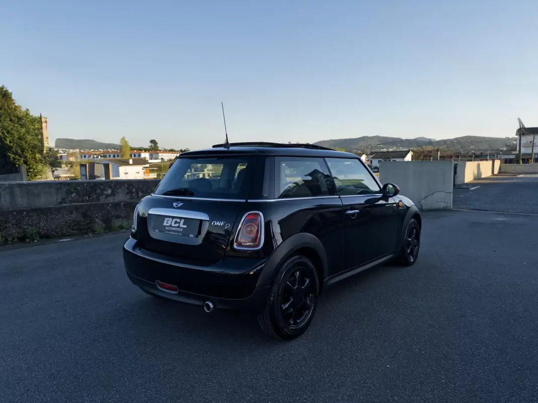 MINI 3 Portas 2010 - 7990 EUR, 265000 km - AUTO.MOTO.pt - 265000km - foto 7 de 32