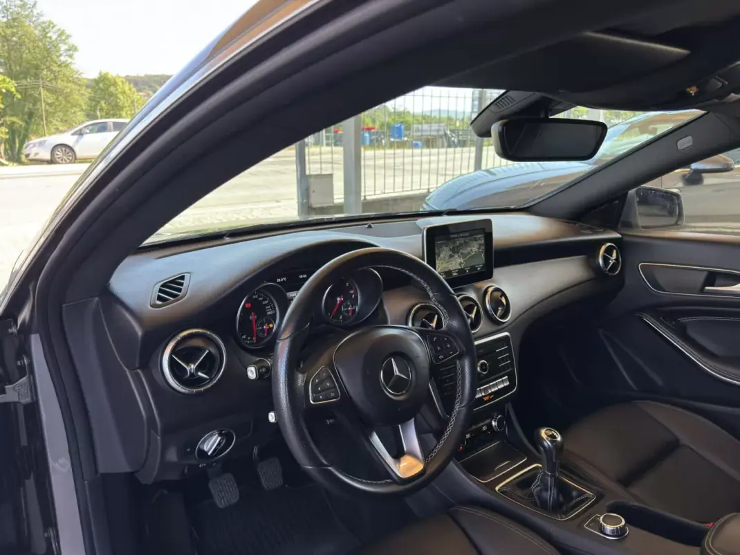 Mercedes-Benz CLA 180 2016 - 17950 EUR, 146271 km - AUTO.MOTO.pt - 146271km - foto 15 de 33