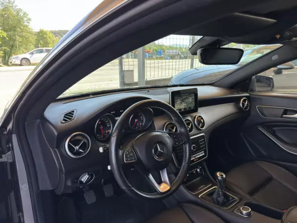 Mercedes-Benz CLA 180 2016 - 17950 EUR, 146271 km - AUTO.MOTO.pt - 146271km - foto 15 de 33