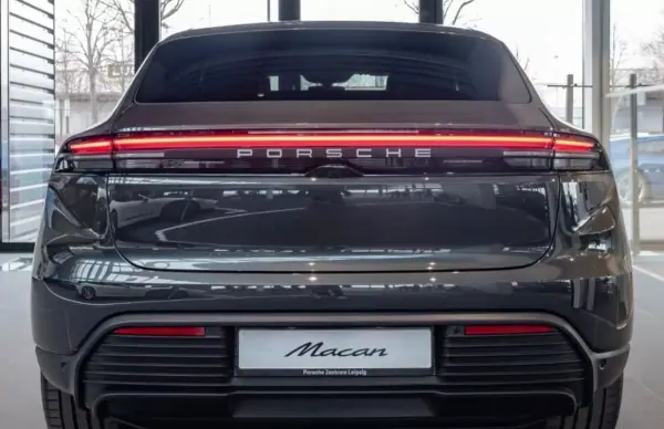 Porsche Macan 2025 - 82900 EUR, 20000 km - AUTO.MOTO.pt - 20000km - foto 4 de 6