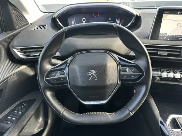 Peugeot 5008 2017 - 14900 EUR, 200000 km - AUTO.MOTO.pt - 200000km - foto 31 de 63