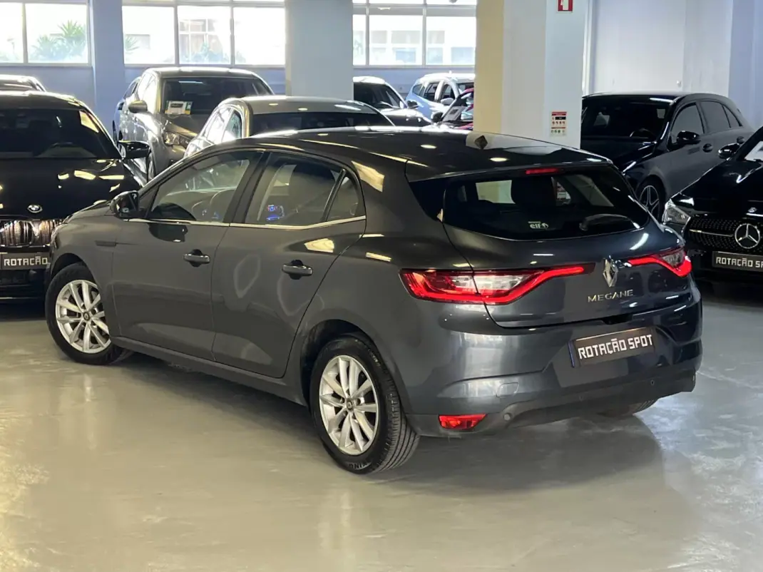 Renault Mégane 2016 - 12990 EUR, 130000 km - AUTO.MOTO.pt - 130000km - foto 11 de 37