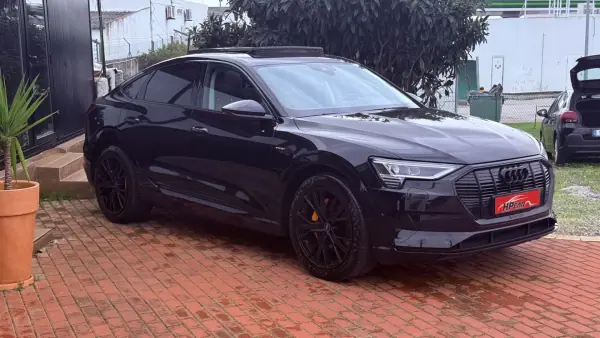 Audi e-tron Sportback 2020 - 31990 EUR, 80000 km - AUTO.MOTO.pt - 80000km - foto 6 de 43