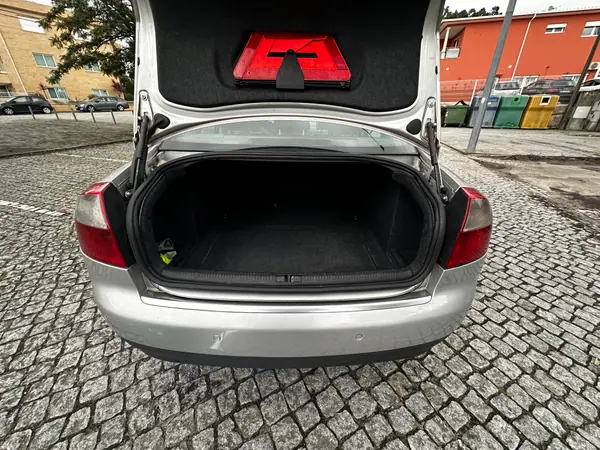 Audi A4 2001 - 3000 EUR, 456000 km - AUTO.MOTO.pt - 456000km - foto 9 de 11