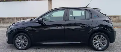 Peugeot e-208 2023 — foto 6 de 12