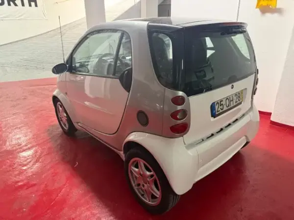 Smart Fortwo Cabrio 2004 - 4250 EUR, 122000 km - AUTO.MOTO.pt - 122000km - foto 7 de 29