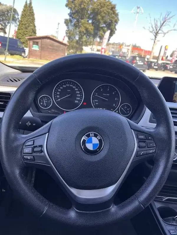 BMW 316 2018 - 16000 EUR, 236000 km - AUTO.MOTO.pt - 236000km - foto 10 de 15