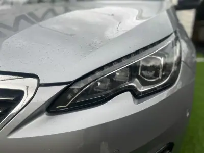 Peugeot 308 2016 - 16900 EUR, 150000 km - AUTO.MOTO.pt - 150000km - foto 6 de 20