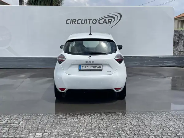 Renault Zoe 2020 - 14800 EUR, 56840 km - AUTO.MOTO.pt - 56840km - foto 9 de 42