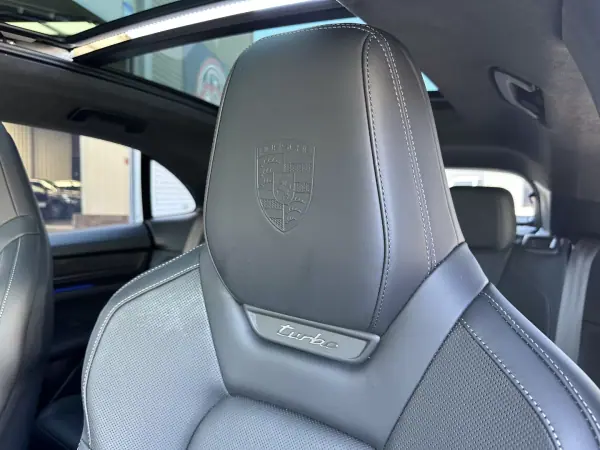Porsche Macan 2025 - 127000 EUR, 12000 km - AUTO.MOTO.pt - 12000km - foto 57 de 80