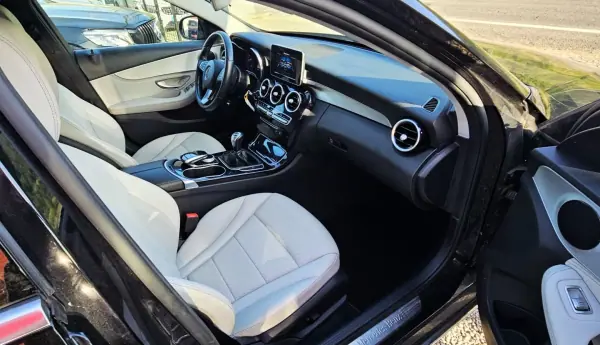 Mercedes-Benz C 180 2015 - 17500 EUR, 240000 km - AUTO.MOTO.pt - 240000km - foto 5 de 29