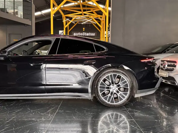Porsche Taycan 2023 - 76875 EUR, 39100 km - AUTO.MOTO.pt - 39100km - foto 10 de 36