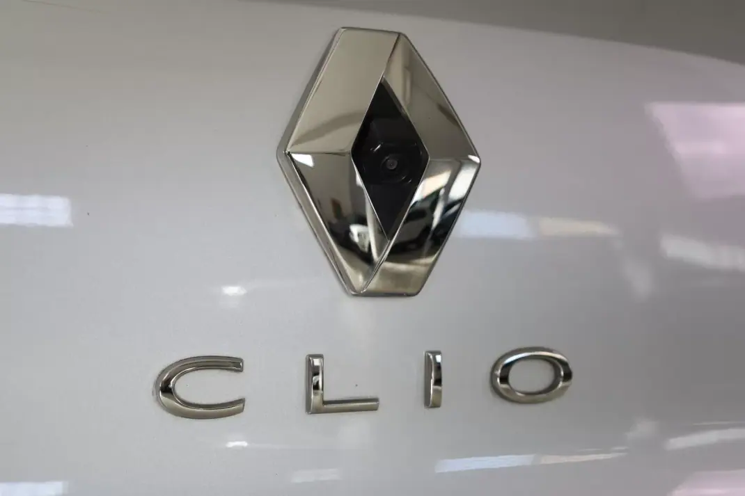 Renault Clio 2023 - 15950 EUR, 52147 km - AUTO.MOTO.pt - 52147km - foto 19 de 45