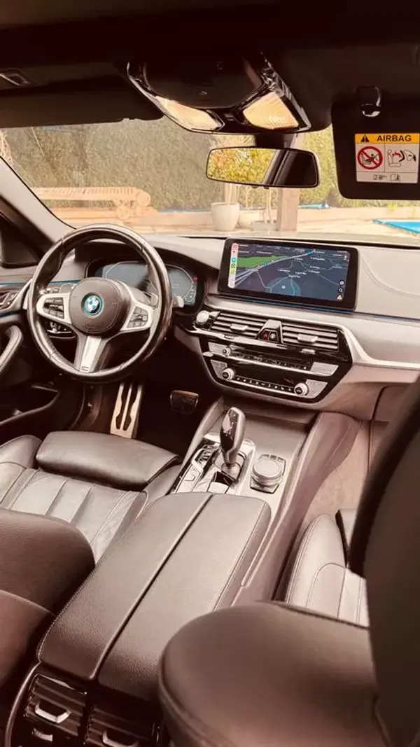 BMW 530e 2021 - 36900 EUR, 118296 km - AUTO.MOTO.pt - 118296km - foto 13 de 31
