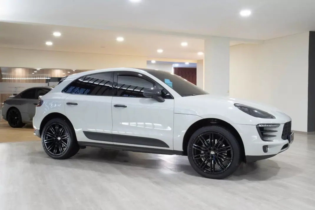 Porsche Cayenne 2015 - 40000 EUR, 200000 km - 200000km - foto 4 de 8