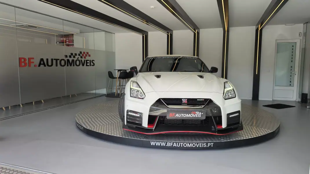 Nissan GT-R 2017 - 300000 EUR, 30685 km - 30685km - foto 11 de 69