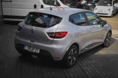 Renault Clio 2018 - 12480 EUR, 121000 km - AUTO.MOTO.pt - 121000km - foto 11 de 13