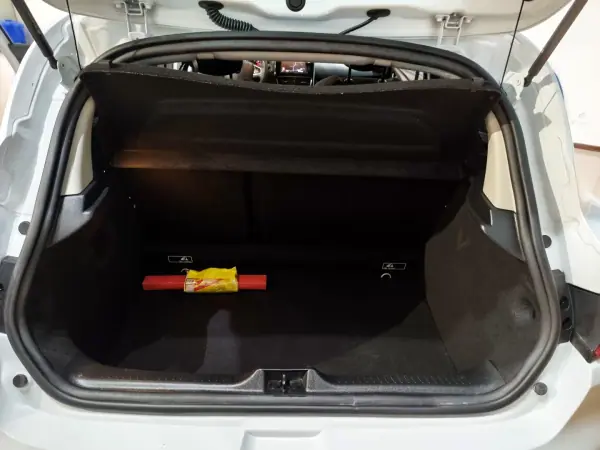 Renault Clio 2019 - 10990 EUR, 99000 km - AUTO.MOTO.pt - 99000km - foto 21 de 24
