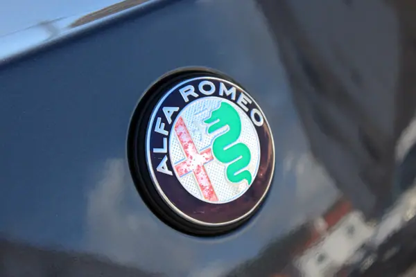 Alfa Romeo GT 2004 - 3800 EUR, 289000 km - AUTO.MOTO.pt - 289000km - foto 10 de 23