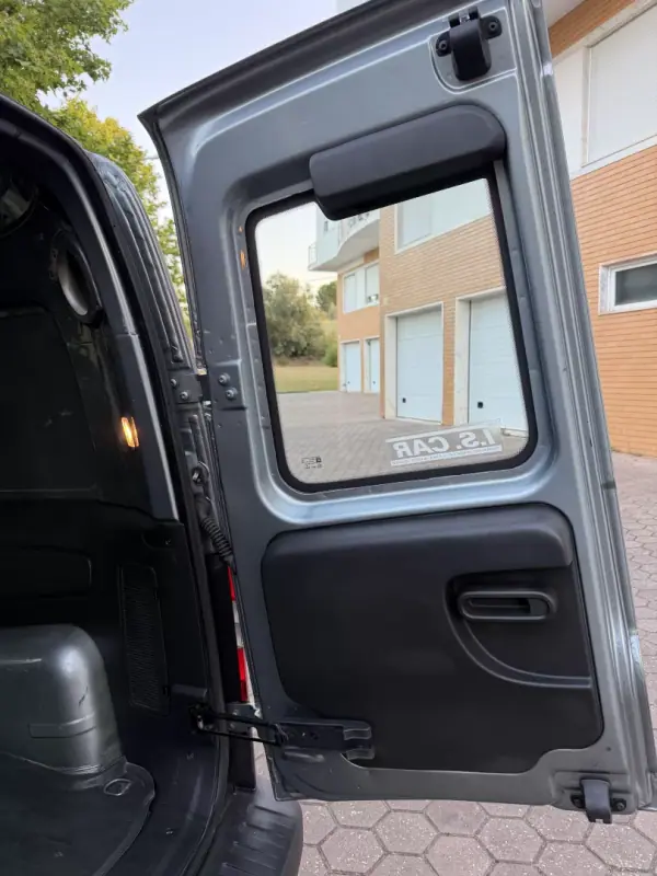 Opel COMBO 2011 - 8965 EUR, 85000 km - AUTO.MOTO.pt - 85000km - foto 18 de 33