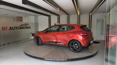 Renault Clio 2014 - 7900 EUR, 194340 km - AUTO.MOTO.pt - 194340km - foto 14 de 47