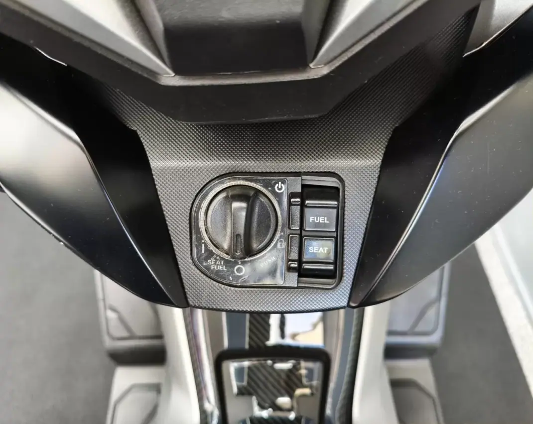 Honda Forza 2018 - 3890 EUR, 41000 km - AUTO.MOTO.pt - 41000km - foto 17 de 21