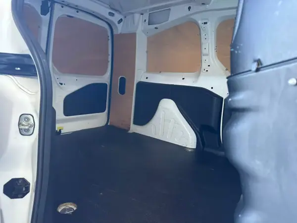 Citroën Berlingo 2016 - 12900 EUR, 101818 km - AUTO.MOTO.pt - 101818km - foto 24 de 27