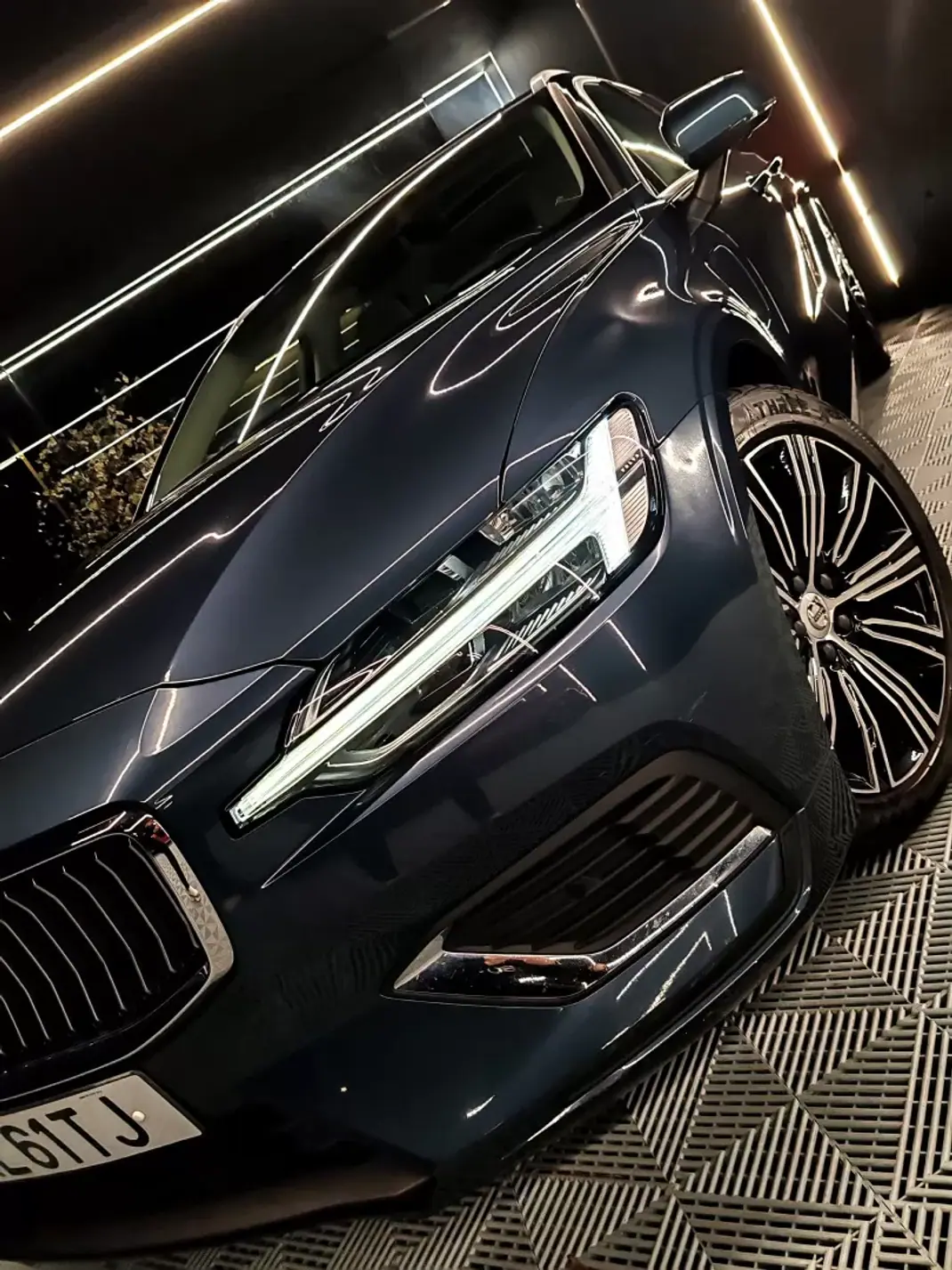 Volvo V60 2021 - 29750 EUR, 109907 km - AUTO.MOTO.pt - 109907km - foto 4 de 17