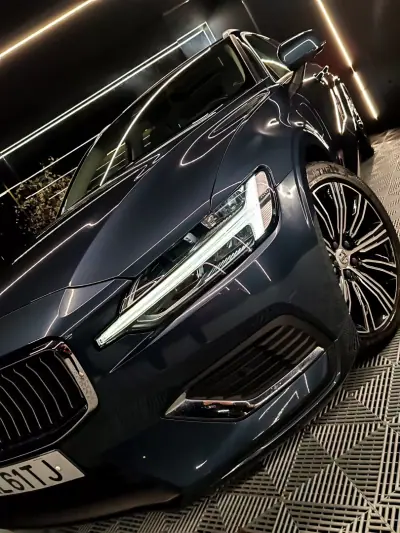 Volvo V60 2021 - 29750 EUR, 109907 km - AUTO.MOTO.pt - 109907km - foto 4 de 17