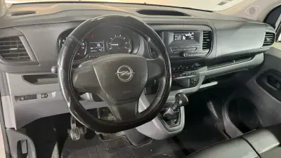 Opel 2019 - 12999 EUR, 92204 km - AUTO.MOTO.pt - 92204km - foto 5 de 7