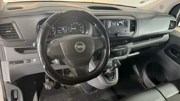 Opel 2019 - 12999 EUR, 92204 km - AUTO.MOTO.pt - 92204km - foto 5 de 7