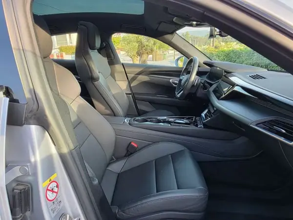 Audi e-tron GT 2021 - 52499 EUR, 100000 km - AUTO.MOTO.pt - 100000km - foto 23 de 46