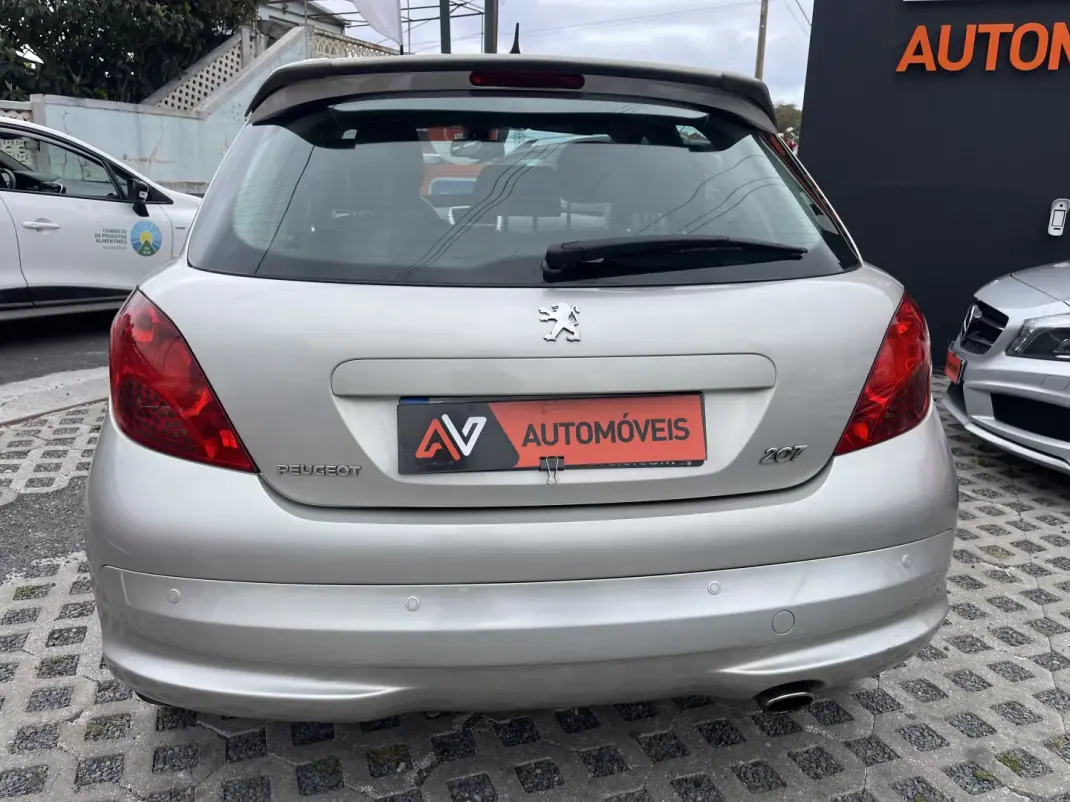 Peugeot 207 2006 - 4950 EUR, 248861 km - AUTO.MOTO.pt - 248861km - foto 6 de 12