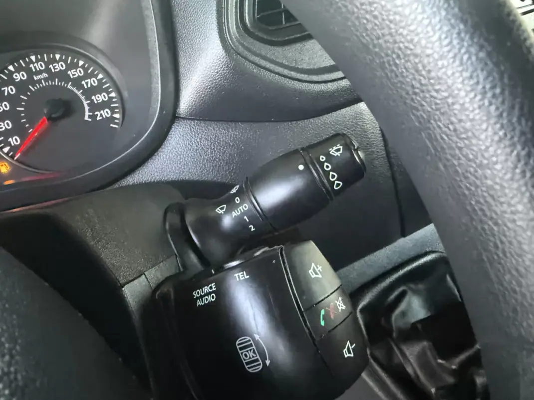 Renault Master 2.3 Dci L3 3.5T 135 cv C.Dupla 2020 - 25610 EUR, 107000 km - AUTO.MOTO.pt - 107000km - foto 18 de 29