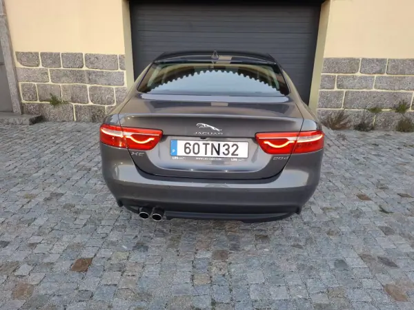 Jaguar XE 2016 - 16990 EUR, 159156 km - AUTO.MOTO.pt - 159156km - foto 5 de 16