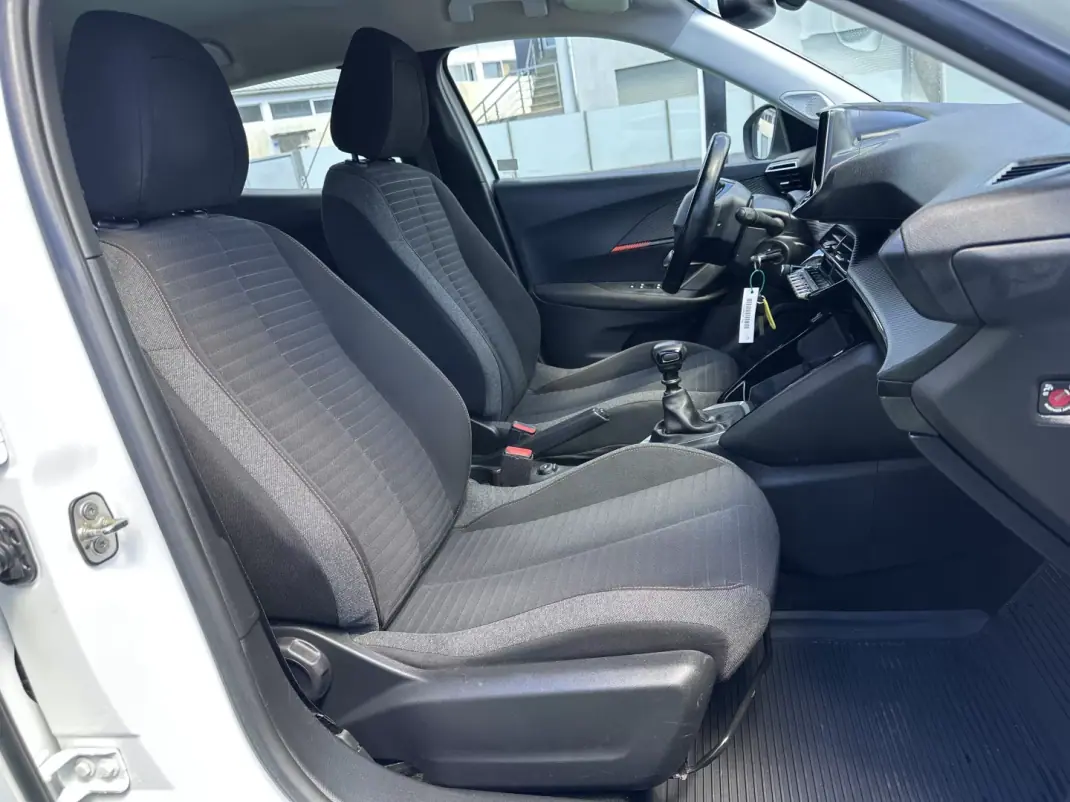 Peugeot 2008 2021 - 14900 EUR, 200000 km - AUTO.MOTO.pt - 200000km - foto 43 de 55
