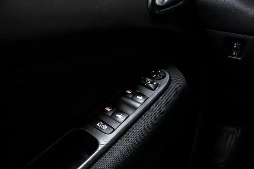 Citroën C3 Picasso 2017 - 7450 EUR, 79899 km - AUTO.MOTO.pt - 79899km - foto 16 de 27