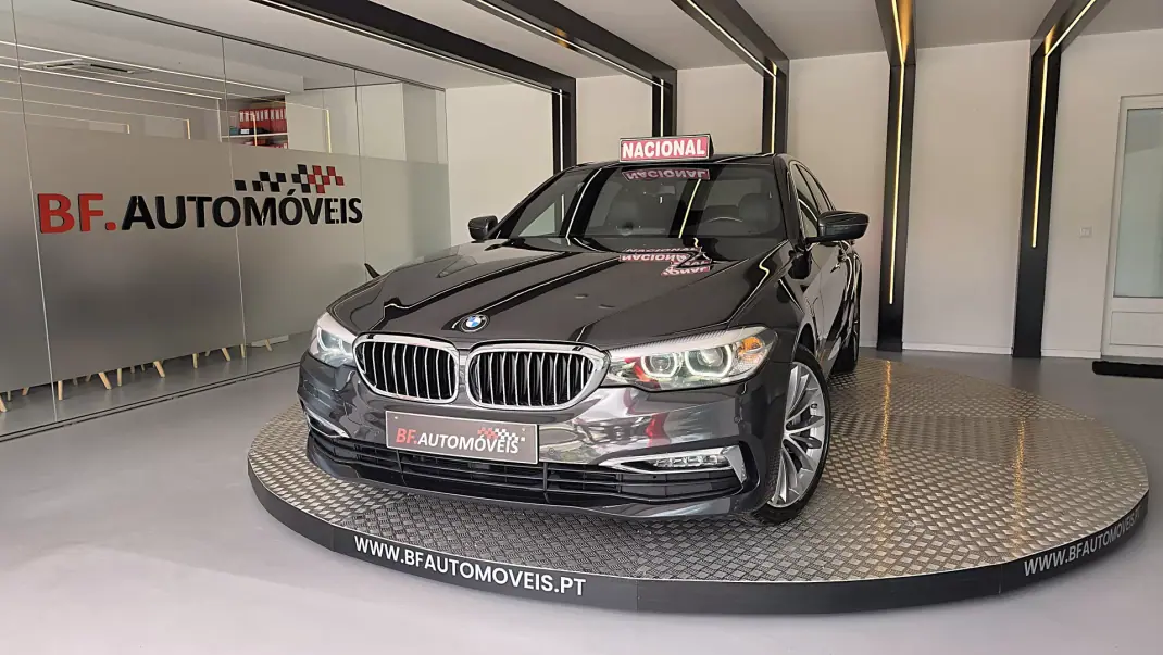 BMW 530 2017 - 21900 EUR, 230206 km - AUTO.MOTO.pt - 230206km - foto 1 de 58