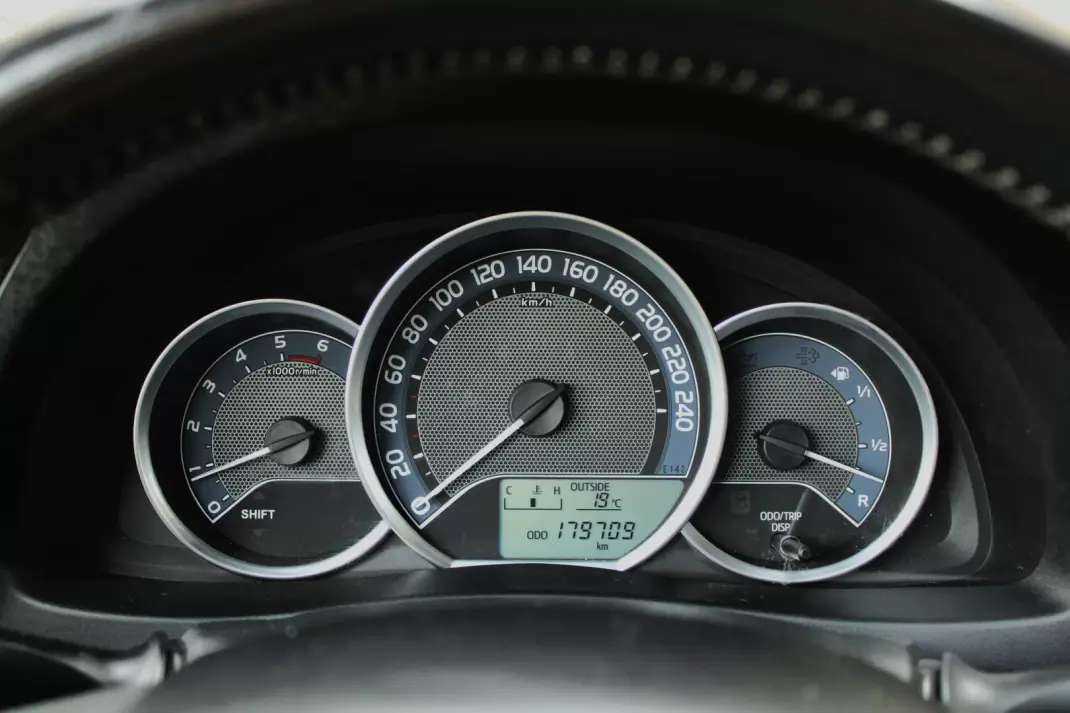 Toyota Auris 2012 - 11500 EUR, 179433 km - AUTO.MOTO.pt - 179433km - foto 31 de 34