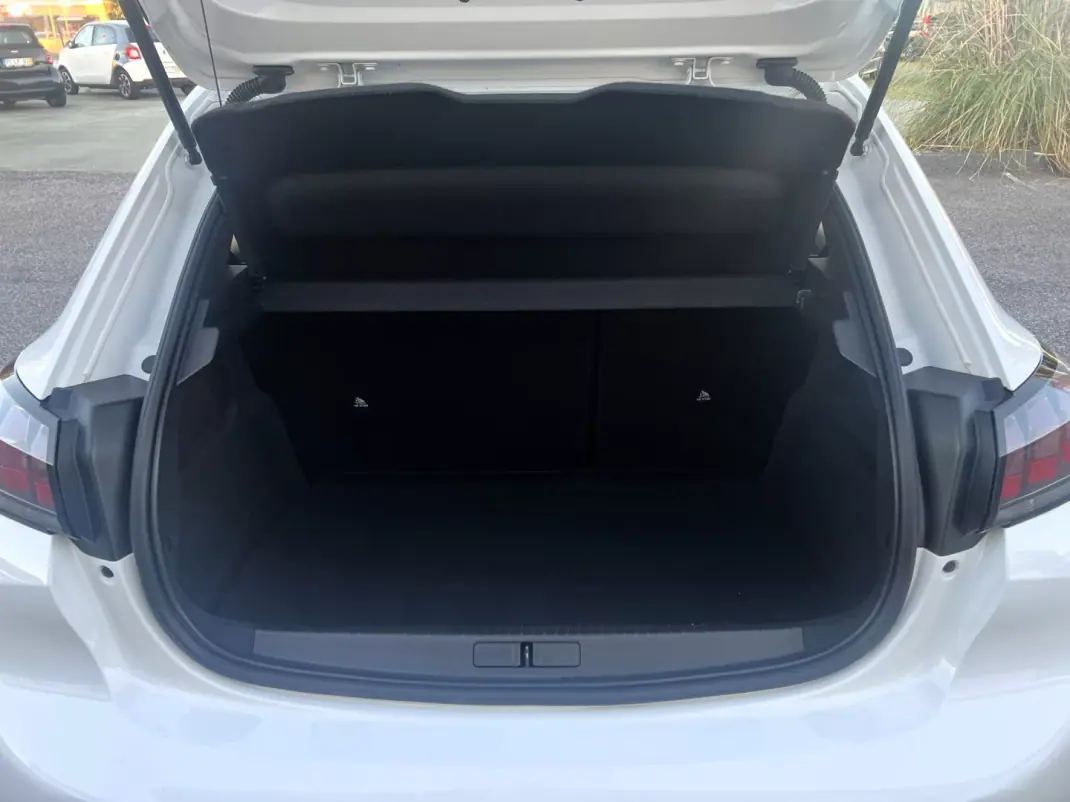 Peugeot 208 2022 - 15500 EUR, 109000 km - 109000km - foto 12 de 17