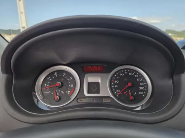 Renault Clio 2008 - 6490 EUR, 190000 km - AUTO.MOTO.pt - 190000km - foto 5 de 15