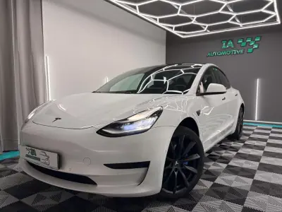 Tesla Model 3 2020 - 21500 EUR, 122000 km - AUTO.MOTO.pt - 122000km - foto 1 de 19