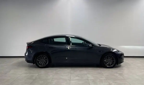 Tesla Model 3 2023 - 36900 EUR, 116000 km - AUTO.MOTO.pt - 116000km - foto 8 de 20