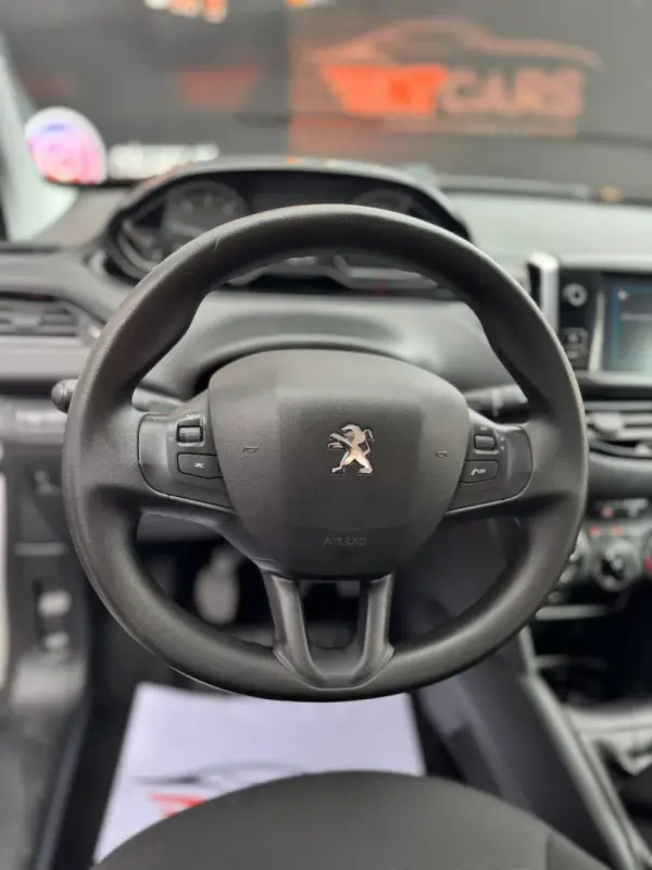 Peugeot 208 VAN 1.6 HDi Premium 2017 - 9750 EUR, 95494 km - 95494km - foto 4 de 15