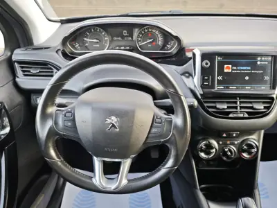 Peugeot 208 2019 - 11600 EUR, 104000 km - AUTO.MOTO.pt - 104000km - foto 5 de 9