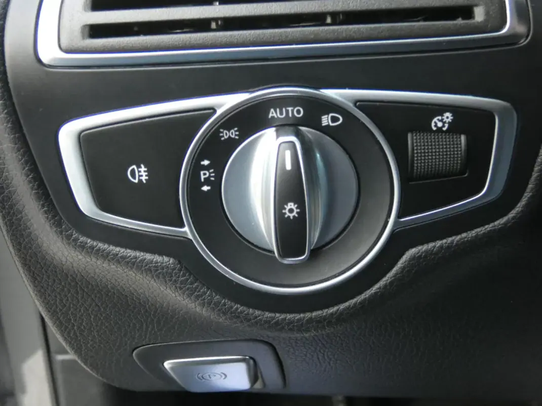 Mercedes-Benz C 220 2018 - 20750 EUR, 299000 km - AUTO.MOTO.pt - 299000km - foto 26 de 27