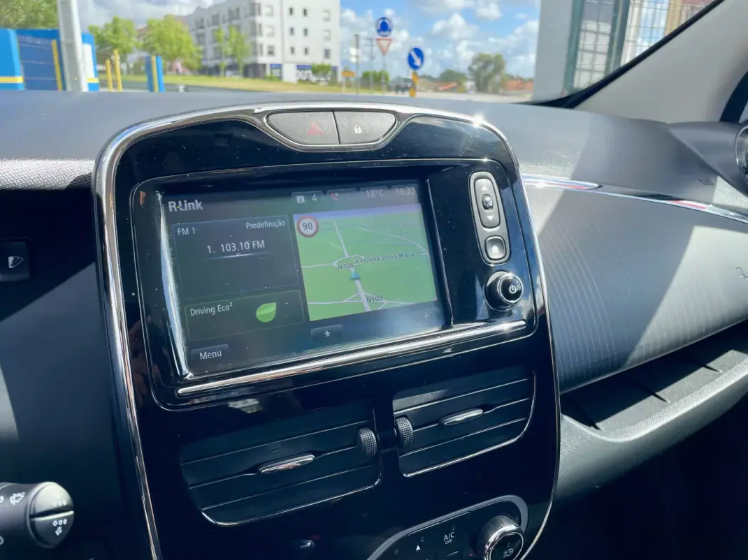 Renault Zoe 2019 - 12750 EUR, 46662 km - AUTO.MOTO.pt - 46662km - foto 12 de 32